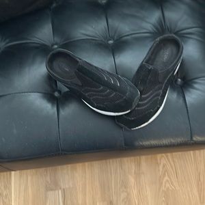 Fitness shoes - hardly worn.